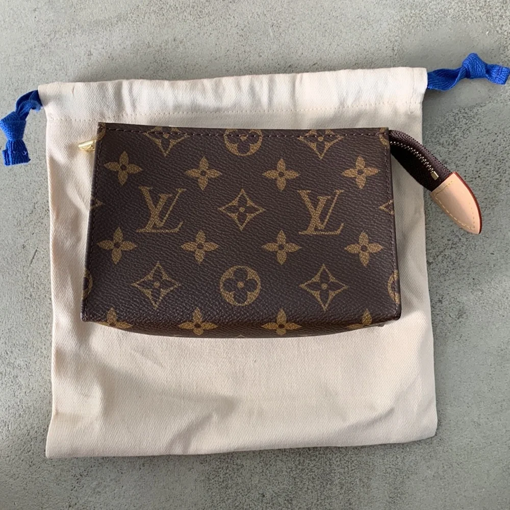 ❤️ SOLD DIRECT ❤️ Louis Vuitton Toiletry Pouch - Picture 4 of 10